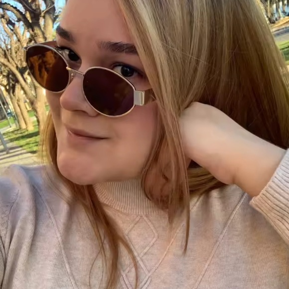 Retro Trendy Famous Brown Sunglasses - Picture 6 of 16